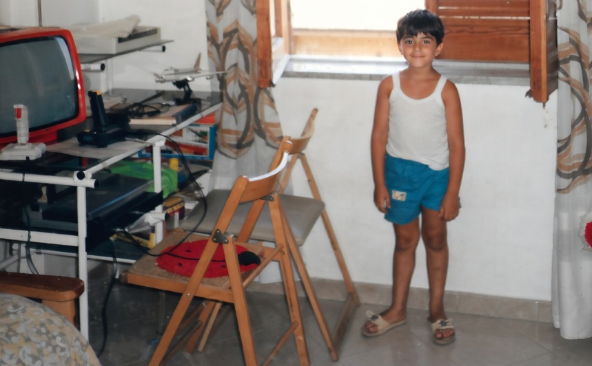 Io a 6 anni con l'MSX, beccato a programmare